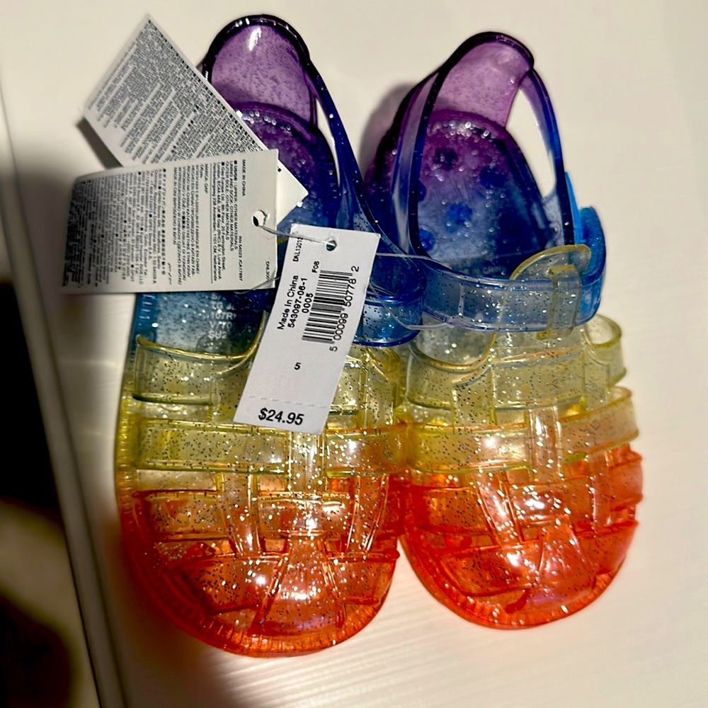 Size 5 NWT Gap Jelly sandals